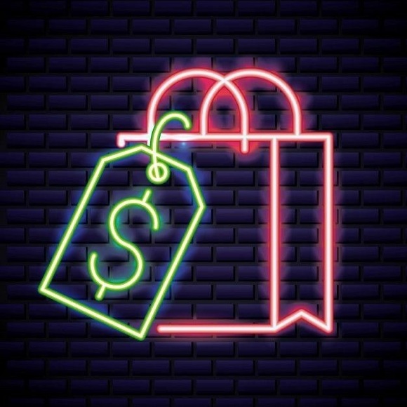 Meet your Posher, Laura - Picture 2 of 16